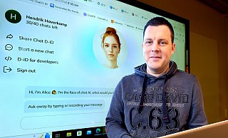 Hendrik Haverkamp (46) hat schon früh angefangen, die Nutzung von ChatGPT in seinem Unterricht zu erlauben. Seine Schüler haben ihrem Textroboter ein weibliches Aussehen mit rotblonden Haaren verpasst und Alice genannt. - Andreas Frücht Hendrik Haverkamp (46) hat schon früh angefangen, die Nutzung von ChatGPT in seinem Unterricht zu erlauben. Seine Schüler haben ihrem Textroboter ein weibliches Aussehen mit rotblonden Haaren verpasst und Alice genannt. - Andreas Frücht