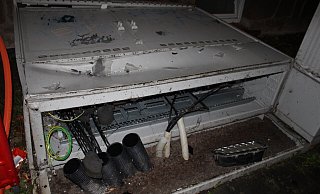 Ein Unbekannter beschädigte mit seinem Fahrzeug einen Schaltkasten am Wiehenweg in Lübbecke. - Polizei Minden-Lübbecke Ein Unbekannter beschädigte mit seinem Fahrzeug einen Schaltkasten am Wiehenweg in Lübbecke. - Polizei Minden-Lübbecke