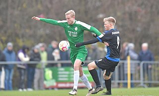 Marcel Lücke (l.) vom FC Gütersloh versucht sich gegen Marlon Lakämper vom SC Paderborn II zu behaupten. - Jens Dünhölter Marcel Lücke (l.) vom FC Gütersloh versucht sich gegen Marlon Lakämper vom SC Paderborn II zu behaupten. - Jens Dünhölter