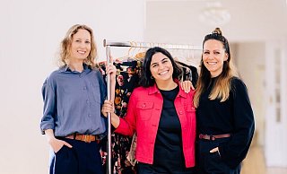 Freuen sich auf die Kleidertauschparty (vl): Julitta Mazhiqi, Tijen Sagir und Samira Kuljurgis. - BESIM MAZHIQI Freuen sich auf die Kleidertauschparty (vl): Julitta Mazhiqi, Tijen Sagir und Samira Kuljurgis. - BESIM MAZHIQI