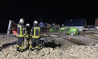 Der Mann hatte noch nach Einbruch der Dunkelheit an der Abrissstelle gearbeitet. - Peter Unger Der Mann hatte noch nach Einbruch der Dunkelheit an der Abrissstelle gearbeitet. - Peter Unger