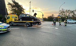 Der Ford einer Frau aus Wadersloh war nach dem Zusammenprall mit einem Bus nicht mehr fahrbereit. - Thorsten Heß Der Ford einer Frau aus Wadersloh war nach dem Zusammenprall mit einem Bus nicht mehr fahrbereit. - Thorsten Heß