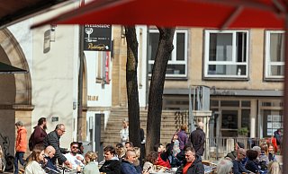 Die Außengastronomie am Alte Markt wird jetzt schon gut besucht. - Oliver Krato Die Außengastronomie am Alte Markt wird jetzt schon gut besucht. - Oliver Krato