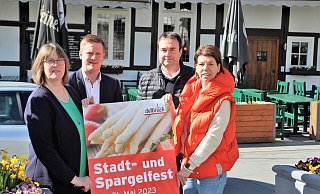 Der Arbeitskreis Stadt- und Spargelfest hat wieder ein attraktives Programm in der Innenstadt zum Stadt- und Spargelfest geplant. Davon sind Mathilde Koch-Grewe (v. l.), Björn Venker, Dirk Scheller und Britta Kuboth überzeugt. - Demag Der Arbeitskreis Stadt- und Spargelfest hat wieder ein attraktives Programm in der Innenstadt zum Stadt- und Spargelfest geplant. Davon sind Mathilde Koch-Grewe (v. l.), Björn Venker, Dirk Scheller und Britta Kuboth überzeugt. - Demag