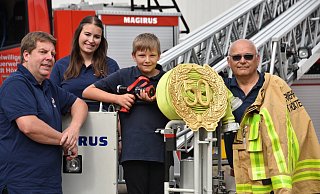 Freuen sich auf Jubiläum v.l.: Jugendwart Benedikt Hofbauer, Michelle Warschun (Orgateam), Louis Knickelmann und Georg Beverungen. - Thomas Kube Freuen sich auf Jubiläum v.l.: Jugendwart Benedikt Hofbauer, Michelle Warschun (Orgateam), Louis Knickelmann und Georg Beverungen. - Thomas Kube