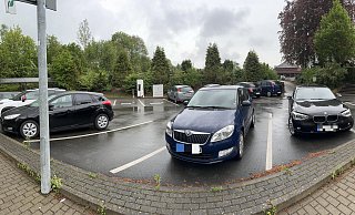 Am Bahnhof Ottbergen: Mitten in der Woche sind an einem Regentag viele Parkplätze belegt. Voll wird es wohl besonders an Wochenenden. - Ralf T. Mischer Am Bahnhof Ottbergen: Mitten in der Woche sind an einem Regentag viele Parkplätze belegt. Voll wird es wohl besonders an Wochenenden. - Ralf T. Mischer