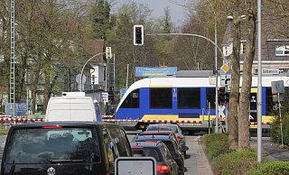Wie erst jetzt bekannt wird, erneuert die Deutsche Bahn vorsorglich einige Betonschwellen der Südbahn, weil sie baugleich mit denen von der Unglückstelle in Garmisch-Partenkirchen sind. - Ulf Hanke Wie erst jetzt bekannt wird, erneuert die Deutsche Bahn vorsorglich einige Betonschwellen der Südbahn, weil sie baugleich mit denen von der Unglückstelle in Garmisch-Partenkirchen sind. - Ulf Hanke