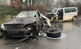 Bei einem Unfall im Dezember 2023 ist ein Schulbus mit einem Pkw kollidiert. - Dirk Windmöller Bei einem Unfall im Dezember 2023 ist ein Schulbus mit einem Pkw kollidiert. - Dirk Windmöller