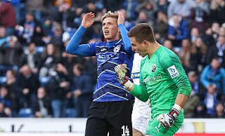 Arminias neuer Torwart Martin Fraisl kennt die Schüco-Arena aus der Zeit beim SV Sandhausen - hier jubelt er vor Joan Simun Edmundsson. - picture alliance/dpa Arminias neuer Torwart Martin Fraisl kennt die Schüco-Arena aus der Zeit beim SV Sandhausen - hier jubelt er vor Joan Simun Edmundsson. - picture alliance/dpa