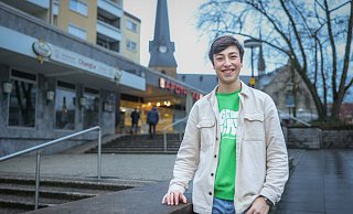 Marios Vafiadis, der 16-jährige Schüler des Ratsgymnasiums, ist jüngster SPD-Vorsitzender der Stadt Bielefeld. Er hat viel vor. - Sarah Jonek Marios Vafiadis, der 16-jährige Schüler des Ratsgymnasiums, ist jüngster SPD-Vorsitzender der Stadt Bielefeld. Er hat viel vor. - Sarah Jonek