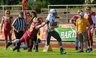Vorteil Grün: Wie beim 36:24 gegen die Troisdorf Jets wollen die Bulldogs auch den Bonn Gamecocks entwischen. - Andreas Zobe Vorteil Grün: Wie beim 36:24 gegen die Troisdorf Jets wollen die Bulldogs auch den Bonn Gamecocks entwischen. - Andreas Zobe