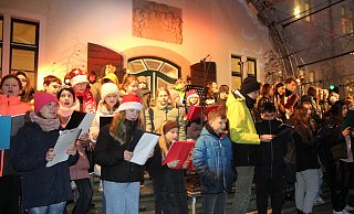 Auch die Rahdener Tonleiterspatzen trugen zum musikalischen Programm am Schloss Benkhausen bei. - Klaus Frensing Auch die Rahdener Tonleiterspatzen trugen zum musikalischen Programm am Schloss Benkhausen bei. - Klaus Frensing