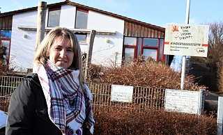 Marina Schäfer hat eine vierjährige Tochter und sieht trotz ihrer Berufstätigkeit keine großen Probleme auf sich und ihre Familie zukommen. "Der Großvater ist ja da", sagt sie und lacht. - Meiko Haselhorst Marina Schäfer hat eine vierjährige Tochter und sieht trotz ihrer Berufstätigkeit keine großen Probleme auf sich und ihre Familie zukommen. "Der Großvater ist ja da", sagt sie und lacht. - Meiko Haselhorst