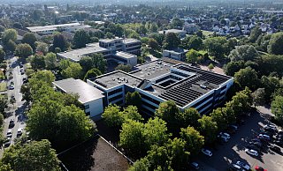 Der Fahrradkeller (Vordergrund) soll gemäß einer ersten Planung einem Anbau mit zwei Geschossen mit jeweils bis zu sechs Unterrichtsräumen und offenen Lernbereichen weichen. Im Kellergeschoss des geplanten Neubaus könnten dann wieder Fahrräder abgestellt und Material der Hausmeister gelagert werden. - Gerald Dunkel Der Fahrradkeller (Vordergrund) soll gemäß einer ersten Planung einem Anbau mit zwei Geschossen mit jeweils bis zu sechs Unterrichtsräumen und offenen Lernbereichen weichen. Im Kellergeschoss des geplanten Neubaus könnten dann wieder Fahrräder abgestellt und Material der Hausmeister gelagert werden. - Gerald Dunkel