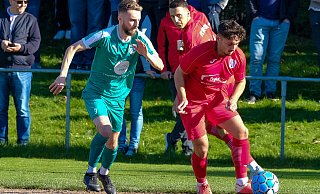 Türk Sports Cengiz-Can Zafer (r.) duelliert sich in dieser Szene mit Hicrets Furkan Ars. - Andreas Zobe Türk Sports Cengiz-Can Zafer (r.) duelliert sich in dieser Szene mit Hicrets Furkan Ars. - Andreas Zobe