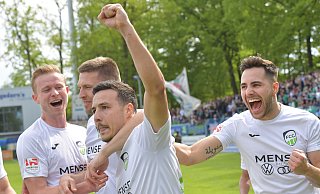 In Ennepetal will der FCG wieder so jublen, wie hier nach dem 2:0 gegen Lotte im Heidewald. Marcel Lücke, Alexander Bannink, Nico Buckmaier und Sammy Benmbarek (v.l.) haben noch die Meisterschaft vor Augen. - Jens Dünhölter In Ennepetal will der FCG wieder so jublen, wie hier nach dem 2:0 gegen Lotte im Heidewald. Marcel Lücke, Alexander Bannink, Nico Buckmaier und Sammy Benmbarek (v.l.) haben noch die Meisterschaft vor Augen. - Jens Dünhölter