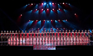 Die Kickline ist fester Bestandsteil der Show im Friedrichstadt-Palast. - Julia Terjung/ZDF Die Kickline ist fester Bestandsteil der Show im Friedrichstadt-Palast. - Julia Terjung/ZDF