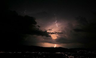 Laut Deutschem Wetterdienst werden großräumig extreme Gewitter erwartet. - Symbolfoto Laut Deutschem Wetterdienst werden großräumig extreme Gewitter erwartet. - Symbolfoto
