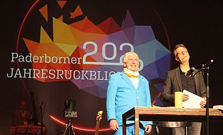 Moderator Erwin Grosche (l.) eröffnete mit Stadtmuseumsleiter Markus Runte den Abend. - Moritz Jülich Moderator Erwin Grosche (l.) eröffnete mit Stadtmuseumsleiter Markus Runte den Abend. - Moritz Jülich