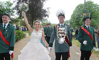Das Burgdorf Dringenberg feiert ein glanzvolles Schützenfest mit seinem Königspaar Aron Brockhoff und Sophia Homisse. - Burkhard Battran Das Burgdorf Dringenberg feiert ein glanzvolles Schützenfest mit seinem Königspaar Aron Brockhoff und Sophia Homisse. - Burkhard Battran