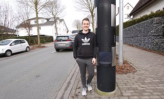 Noel Schuppenat am Blitzer an der Eilshauser Straße in Oetinghausen. - Björn Kenter Noel Schuppenat am Blitzer an der Eilshauser Straße in Oetinghausen. - Björn Kenter