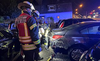Das Heck des Opel wurde schwer beschädigt, er brannte jedoch nicht aus. - Charlotte Mahncke Das Heck des Opel wurde schwer beschädigt, er brannte jedoch nicht aus. - Charlotte Mahncke