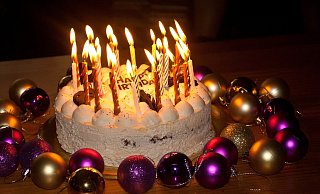 Geburtstag an Weihnachten - das ist nicht ganz einfach. - Symbolfoto: Pixabay Geburtstag an Weihnachten - das ist nicht ganz einfach. - Symbolfoto: Pixabay