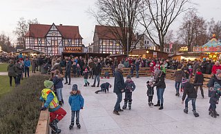 Die Schlittschuhbahn kann dank einiger Sponsoren wieder kostenfrei genutzt werden. - JAMFUN Die Schlittschuhbahn kann dank einiger Sponsoren wieder kostenfrei genutzt werden. - JAMFUN