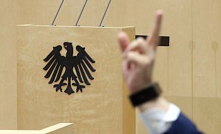Abgeordnete der Länder nehmen im Bundesrat an Abstimmungen teil. Die Länderkammer stimmt unter anderem über das Bürgergeld und über die Wohngeldreform ab. - dpa Abgeordnete der Länder nehmen im Bundesrat an Abstimmungen teil. Die Länderkammer stimmt unter anderem über das Bürgergeld und über die Wohngeldreform ab. - dpa