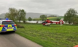 Die Feuerwehren aus Bodenwerder, Rühle, Linse, Hehlen, Dölme waren ebenso im Einsatz wie der Rettungsdienst, die DRLG, die Polizei, ein Rettungshubschrauber und die Notfallseelsorge. - SG Feuerwehr Bodenwerder-Polle/Lars Bitterberg Die Feuerwehren aus Bodenwerder, Rühle, Linse, Hehlen, Dölme waren ebenso im Einsatz wie der Rettungsdienst, die DRLG, die Polizei, ein Rettungshubschrauber und die Notfallseelsorge. - SG Feuerwehr Bodenwerder-Polle/Lars Bitterberg