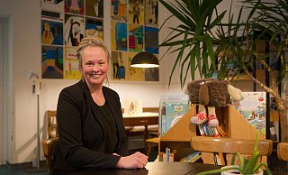 Tina Fabry leitet das Bistro im Löhner Bahnhof, Bünder Straße 7. Zusammen mit fünf Mitarbeiterinnen kümmert sie sich um das Wohl der Gäste. - Copyright 2024 Wencke Meckenstock . All rights reserved. Tina Fabry leitet das Bistro im Löhner Bahnhof, Bünder Straße 7. Zusammen mit fünf Mitarbeiterinnen kümmert sie sich um das Wohl der Gäste. - Copyright 2024 Wencke Meckenstock . All rights reserved.
