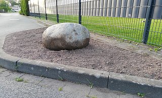 Plötzlich kahl: Die Pflanzen in den Ausbuchtungen wurden von Stadt-Mitarbeitern komplett entfernt. - Hans Günther Berg Plötzlich kahl: Die Pflanzen in den Ausbuchtungen wurden von Stadt-Mitarbeitern komplett entfernt. - Hans Günther Berg