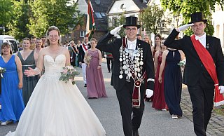 Das Jungkönigspaar Sven und Kira Schafer ist gemeinsam mit seinem Hofstaat am Freitag und Samstag im Umzug als Paare mit dabei. - Thomas Kube Das Jungkönigspaar Sven und Kira Schafer ist gemeinsam mit seinem Hofstaat am Freitag und Samstag im Umzug als Paare mit dabei. - Thomas Kube