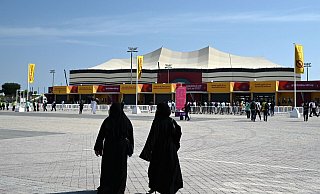 Im Al-Bayt Stadium wird am Sonntag das Eröffnungsspiel angepfiffen. Fraglich, wie viele Menschen am Fernseher zuschauen werden. Foto: AFP/GABRIEL BOUYS - AFP or licensors Im Al-Bayt Stadium wird am Sonntag das Eröffnungsspiel angepfiffen. Fraglich, wie viele Menschen am Fernseher zuschauen werden. Foto: AFP/GABRIEL BOUYS - AFP or licensors