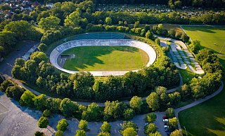 Die Radrennbahn im Bielefelder Osten war einst das größte Stadion der Stadt. Heute kann nur die Nordtribüne genutzt werden. - Mike-Dennis Mller / www.mdm.photo Die Radrennbahn im Bielefelder Osten war einst das größte Stadion der Stadt. Heute kann nur die Nordtribüne genutzt werden. - Mike-Dennis Mller / www.mdm.photo