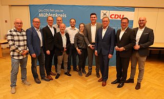 Der Vorstand des CDU-Stadtverbandes mit Dirk-Stephan Haeder (v.l.), Oliver Thamm, Rainer Printz, Dirk Kottmeyer, Joachim-Frank Haeder, Dominik Dünne, Larissa Haeder, Tobias Walkenhorst, Kurt Nagel, Lars Bökenkröger und Ruben Zahlmann. - Jörg Stuke Der Vorstand des CDU-Stadtverbandes mit Dirk-Stephan Haeder (v.l.), Oliver Thamm, Rainer Printz, Dirk Kottmeyer, Joachim-Frank Haeder, Dominik Dünne, Larissa Haeder, Tobias Walkenhorst, Kurt Nagel, Lars Bökenkröger und Ruben Zahlmann. - Jörg Stuke