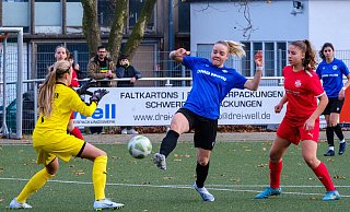 Arminia Bielefelds Sophia Pauli (Mitte) erzielte gegen die SGS Essen beide DSC-Tore in der Regionalliga. - Andreas Zobe Arminia Bielefelds Sophia Pauli (Mitte) erzielte gegen die SGS Essen beide DSC-Tore in der Regionalliga. - Andreas Zobe