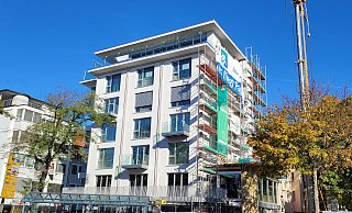An der Außenfassade sowie im Innenbereich vom Kump machen die Bauarbeiten Fortschritte. Inhaber Michael Bröckling ist zuversichtlich, zumindest das Erdgeschoss bald eröffnen zu können. - Viktoria Bartsch An der Außenfassade sowie im Innenbereich vom Kump machen die Bauarbeiten Fortschritte. Inhaber Michael Bröckling ist zuversichtlich, zumindest das Erdgeschoss bald eröffnen zu können. - Viktoria Bartsch