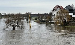Die Weser führt derzeit deutlich mehr Wasser, als sonst. - Patrick Schwemling Die Weser führt derzeit deutlich mehr Wasser, als sonst. - Patrick Schwemling