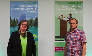 Die grünen Landtagskandidaten Norika Creuzmann und Ulrich Möhl aus Paderborn haben vom OWL-Bezirksrat volle Unterstützung für die Wahlen zur NRW-Listenaufstellung bekommen. - Bündnis 90/Die Grünen Paderborn Die grünen Landtagskandidaten Norika Creuzmann und Ulrich Möhl aus Paderborn haben vom OWL-Bezirksrat volle Unterstützung für die Wahlen zur NRW-Listenaufstellung bekommen. - Bündnis 90/Die Grünen Paderborn