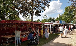 Der abgespeckte Pottmarkt im Grünen zu "Libori light" ist gut angenommen worden. Beim Lunapark soll es jetzt den "Lunamarkt" geben. - Birger Berbüsse Der abgespeckte Pottmarkt im Grünen zu "Libori light" ist gut angenommen worden. Beim Lunapark soll es jetzt den "Lunamarkt" geben. - Birger Berbüsse
