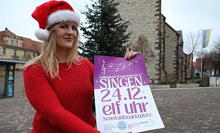 Die Erd-Charta-Ideenwerkstatt Warburg mit Valeria Geritzen lädt zum gemeinsamen Singen auf den Warburger Neustadtmarktplatz ein. - ECI Warburg Die Erd-Charta-Ideenwerkstatt Warburg mit Valeria Geritzen lädt zum gemeinsamen Singen auf den Warburger Neustadtmarktplatz ein. - ECI Warburg