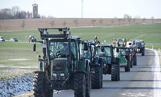 Proteste ohne Ende: Tausende Landwirte im kreis Höxter demonstrierten an Montag gegen die Kürzung beim Agrardiesel. Der heimische CDU-Politiker Christian Haase stimmte unter bestimmten Bedingungen dafür. - David Schellenberg Proteste ohne Ende: Tausende Landwirte im kreis Höxter demonstrierten an Montag gegen die Kürzung beim Agrardiesel. Der heimische CDU-Politiker Christian Haase stimmte unter bestimmten Bedingungen dafür. - David Schellenberg