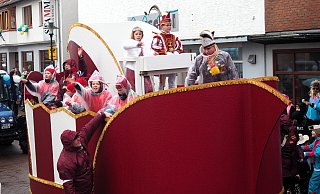 Der neue Kinderprinzenwagen stahl in diesem Jahr allen die Show. - Josef Köhne Der neue Kinderprinzenwagen stahl in diesem Jahr allen die Show. - Josef Köhne