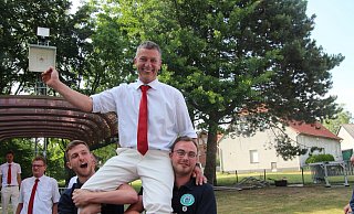 Stimmen die Mitglieder zu, ist Gebhard Bessmann der letzte Schützenkönig, der während eines Schützenfestes nach altem Konzept gekrönt wurde. Das war am 19. Juni diesen Jahres. Foto: Joe Cubick - Joe Cubick Stimmen die Mitglieder zu, ist Gebhard Bessmann der letzte Schützenkönig, der während eines Schützenfestes nach altem Konzept gekrönt wurde. Das war am 19. Juni diesen Jahres. Foto: Joe Cubick - Joe Cubick