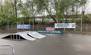 Die Holzrampen am Jugendcafé Sonderfahrt sollen ersetzt werden. Auch ein multifunktional nutzbares Podium ist geplant. - Stadt Bad Oeynhausen Die Holzrampen am Jugendcafé Sonderfahrt sollen ersetzt werden. Auch ein multifunktional nutzbares Podium ist geplant. - Stadt Bad Oeynhausen