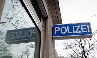 Die Polizei warnt vor zwei Männern, die sich in Bad Oeynhausen als Wasserwerker ausgeben. Eine Seniorin ist auf den Trick reingefallen und wurde bestohlen. - Niklas Tüns Die Polizei warnt vor zwei Männern, die sich in Bad Oeynhausen als Wasserwerker ausgeben. Eine Seniorin ist auf den Trick reingefallen und wurde bestohlen. - Niklas Tüns