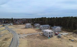 In Bielefeld entsteht die Klimaschutzsiedlung, in der CO2-neutrales Wohnen möglich wird. Zu besonderen Konditionen werden jetzt Häuser am Waldrand angeboten. - Peter Wehowsky In Bielefeld entsteht die Klimaschutzsiedlung, in der CO2-neutrales Wohnen möglich wird. Zu besonderen Konditionen werden jetzt Häuser am Waldrand angeboten. - Peter Wehowsky