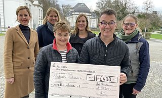 Mit welchen Aktionen sich ihre Schule für die Erdbebenopfer engagiert hat, wissen Tanja Kienapfel (v.l.), Anke Lehmann, Ivette Brinkmann, Simone Günter, Sebastian Plöger und Alice Dambrowsky. - Elke Niedringhaus-Haasper Mit welchen Aktionen sich ihre Schule für die Erdbebenopfer engagiert hat, wissen Tanja Kienapfel (v.l.), Anke Lehmann, Ivette Brinkmann, Simone Günter, Sebastian Plöger und Alice Dambrowsky. - Elke Niedringhaus-Haasper