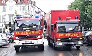 Mit zwei Fahrzeugen war der Löschzug Höxter am Marktplatz im Einsatz. - Simone Flörke Mit zwei Fahrzeugen war der Löschzug Höxter am Marktplatz im Einsatz. - Simone Flörke